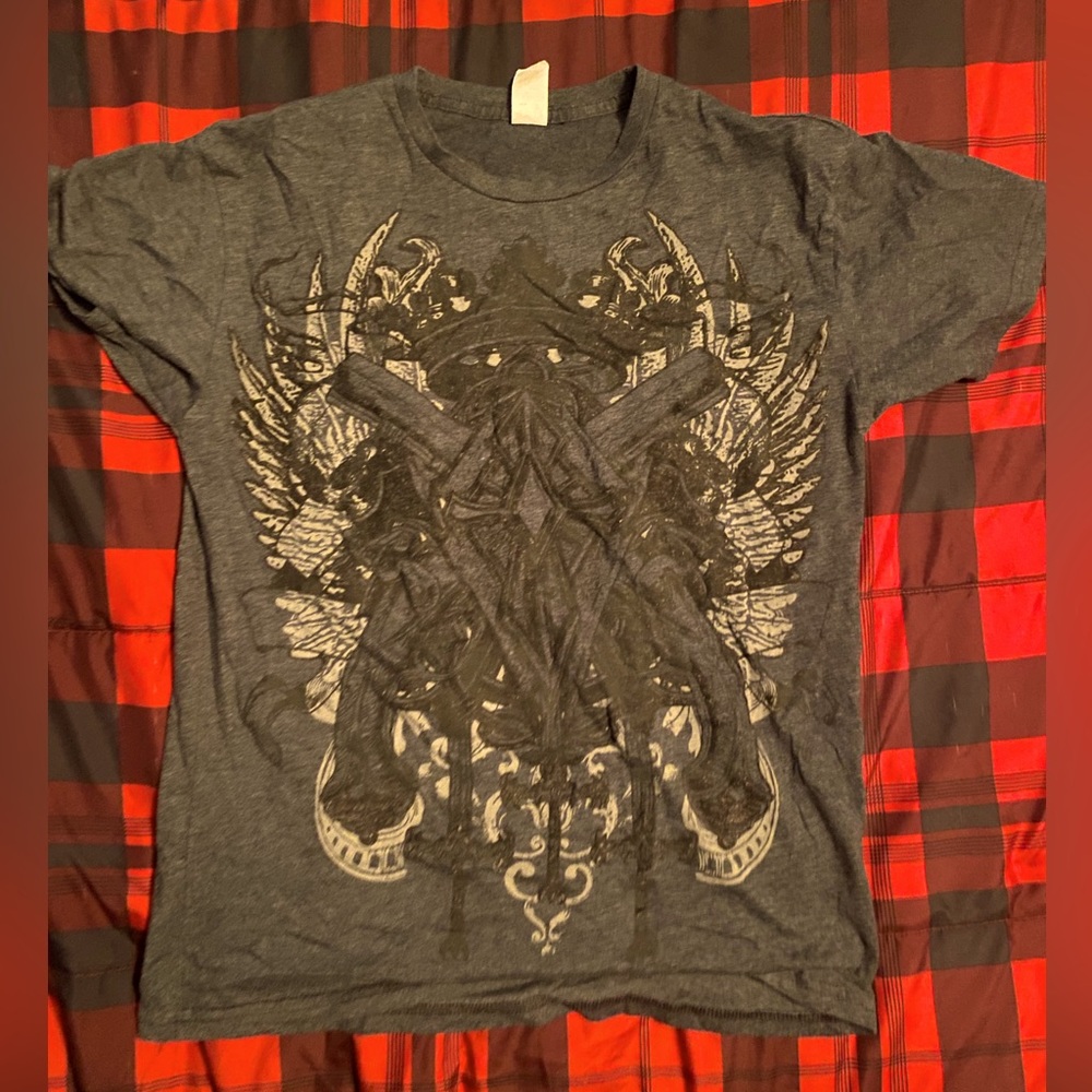 Medium men’s Y2K shirt.